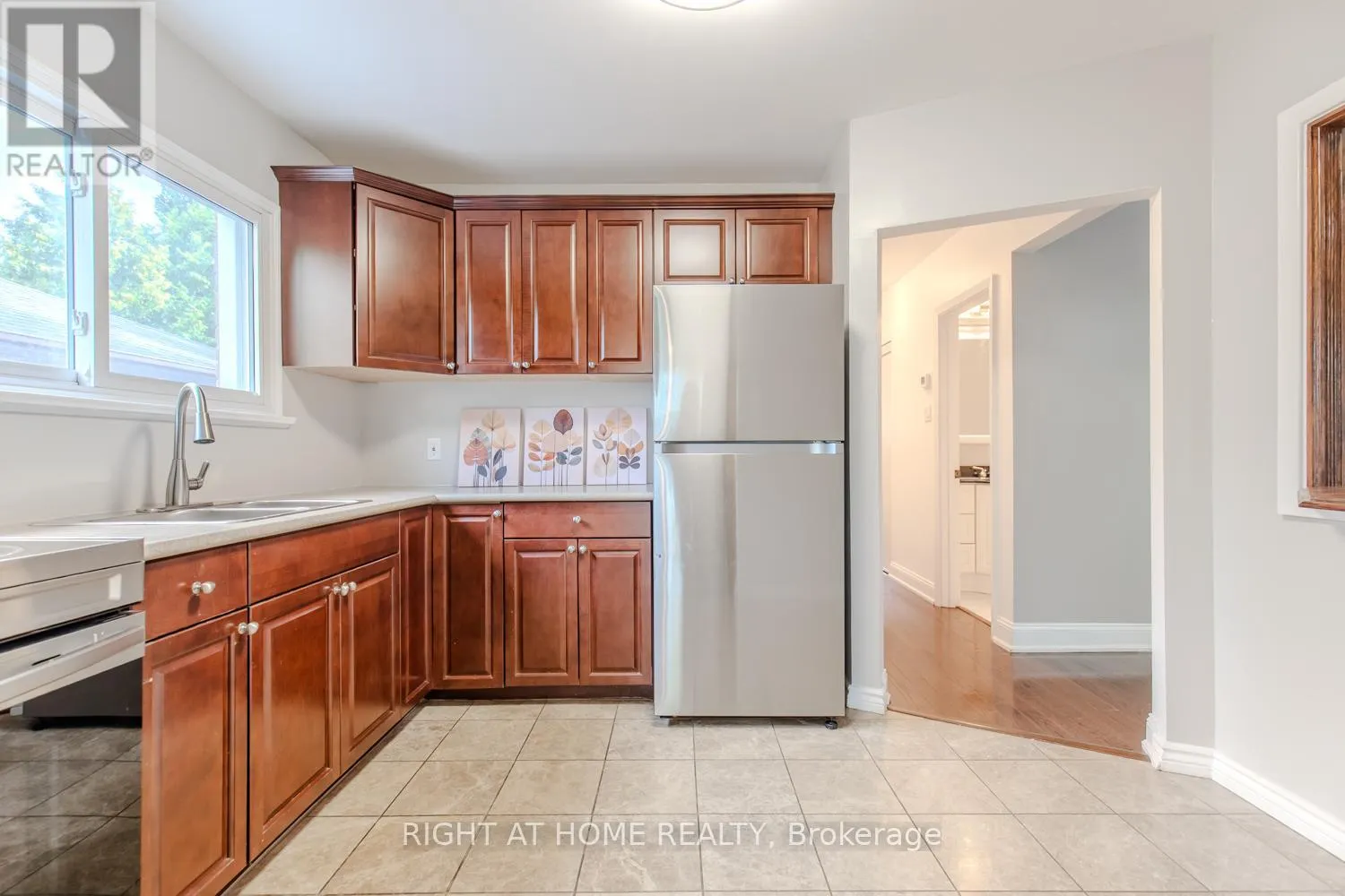 12 MURELLEN CRESCENT