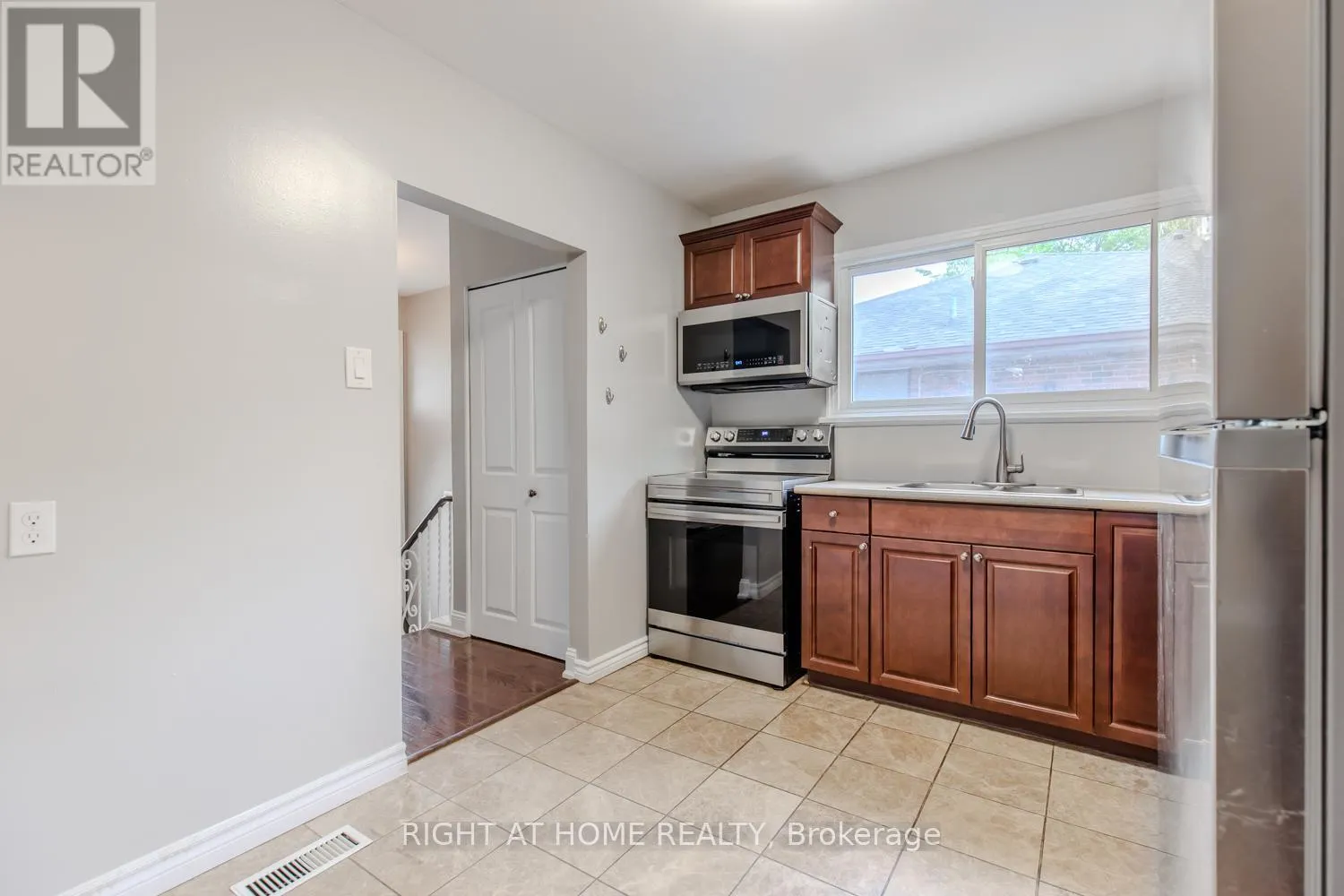 12 MURELLEN CRESCENT