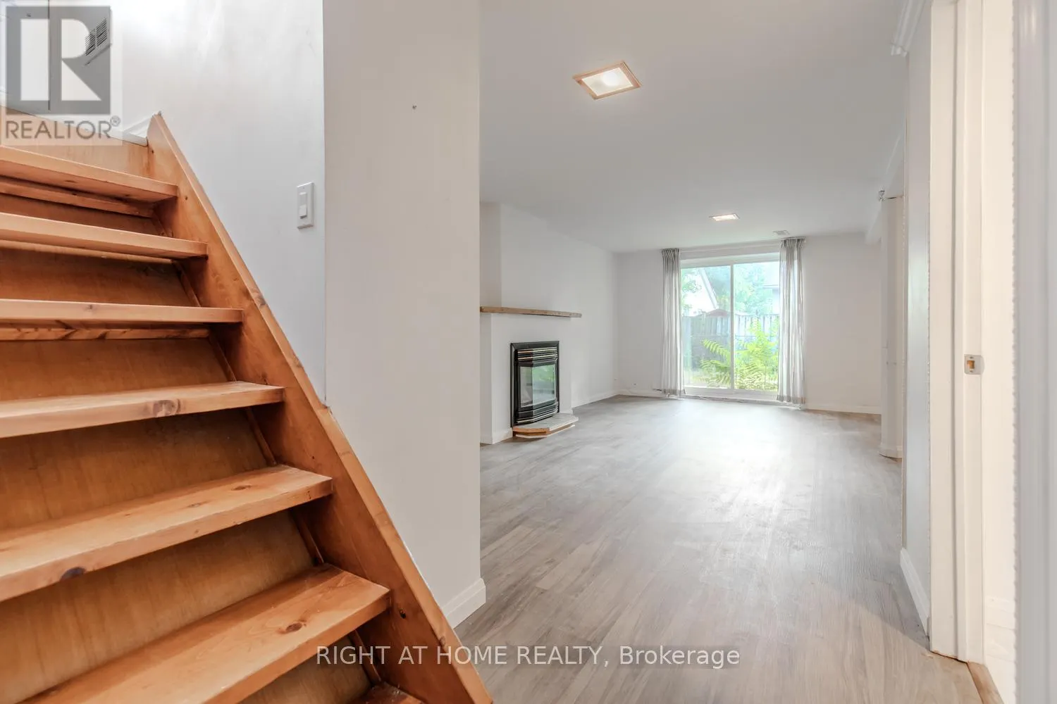 12 MURELLEN CRESCENT