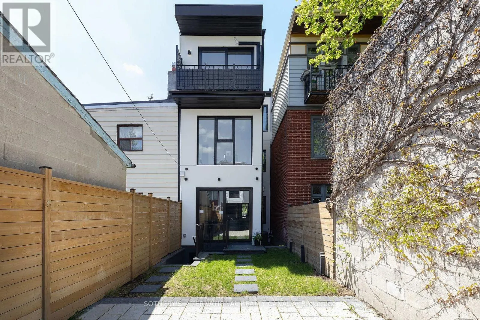 121 MAJOR STREET