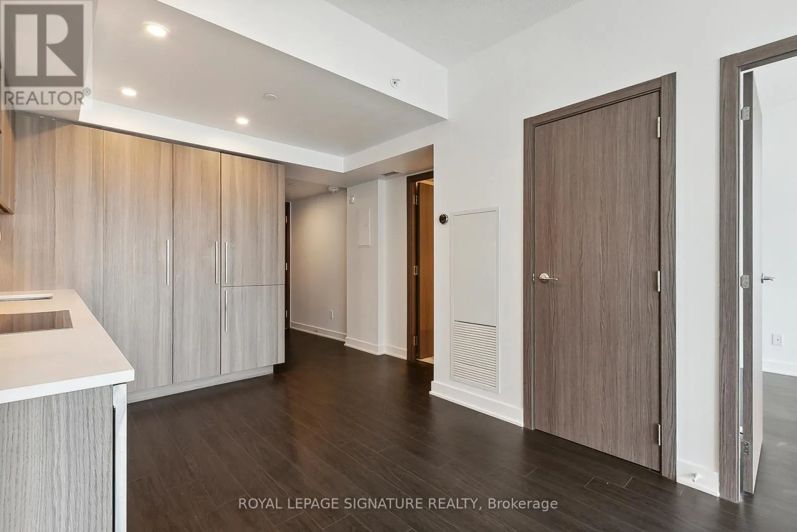 3001 - 19 BATHURST STREET