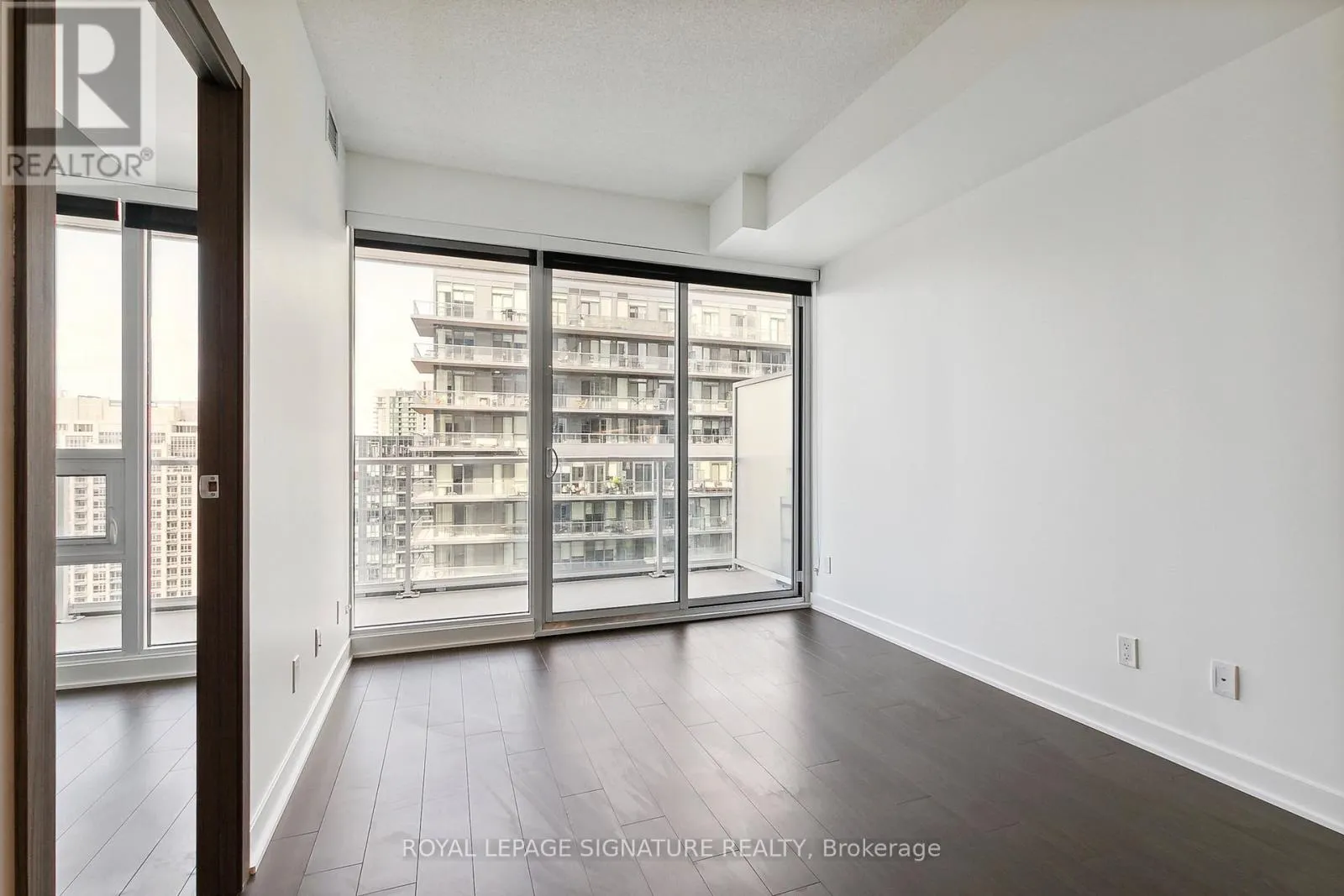 3001 - 19 BATHURST STREET