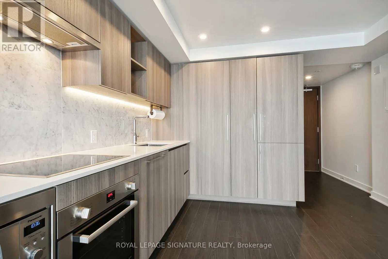 3001 - 19 BATHURST STREET