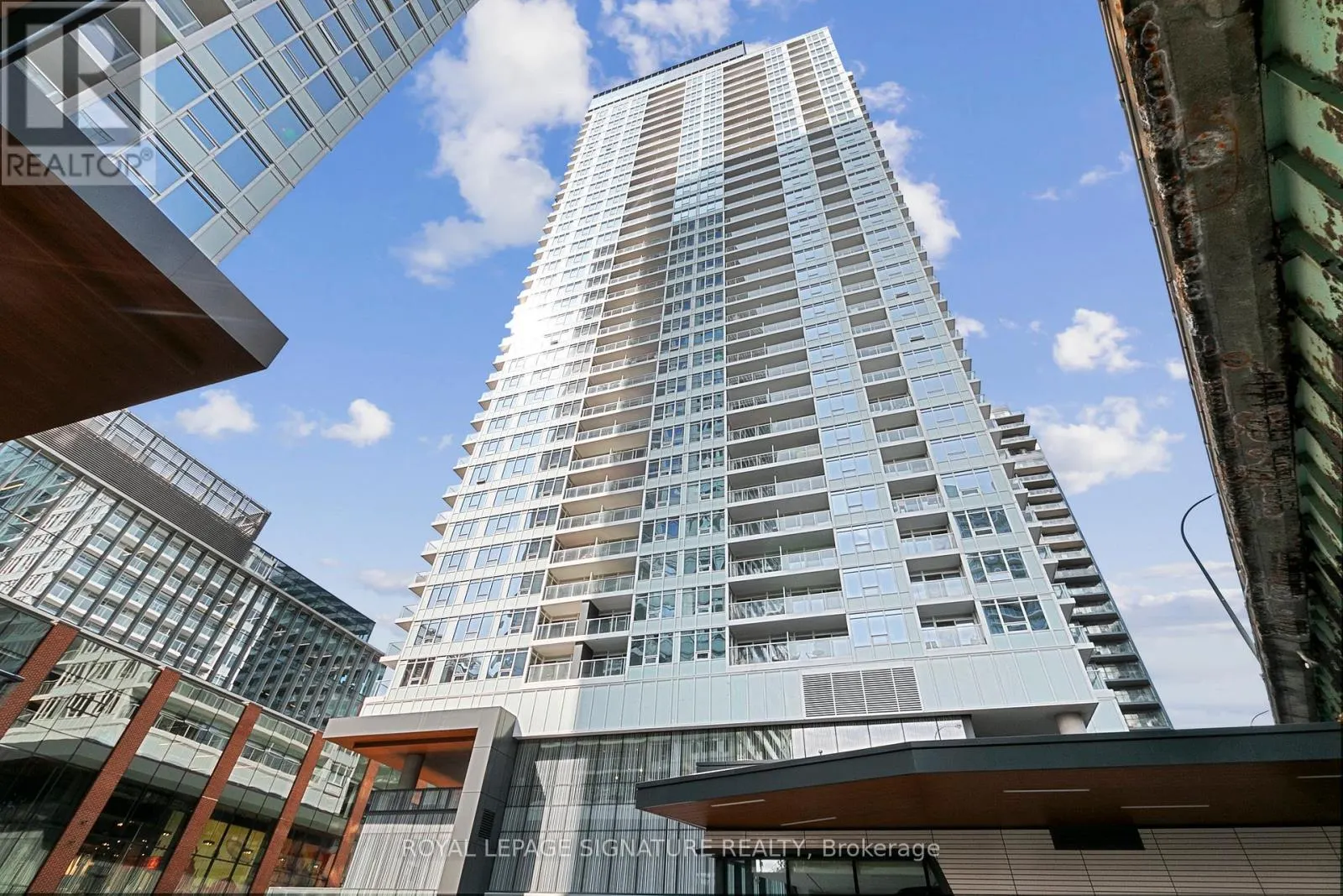 3001 - 19 BATHURST STREET