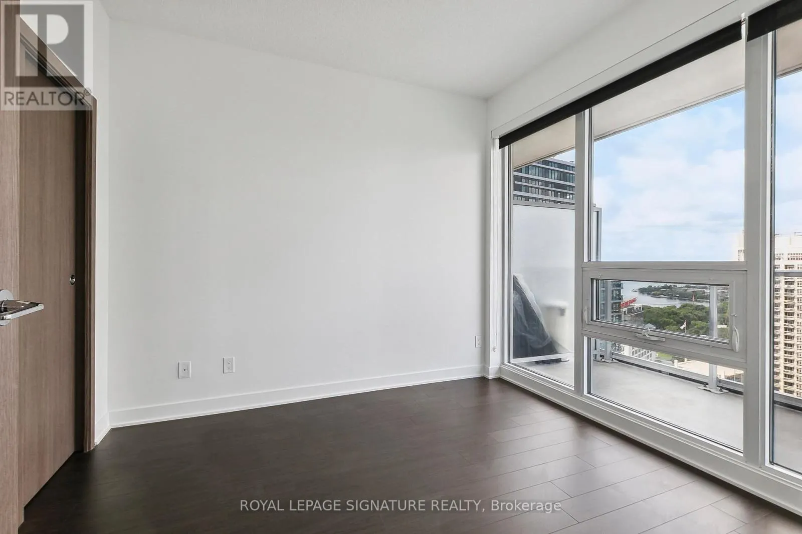 3001 - 19 BATHURST STREET