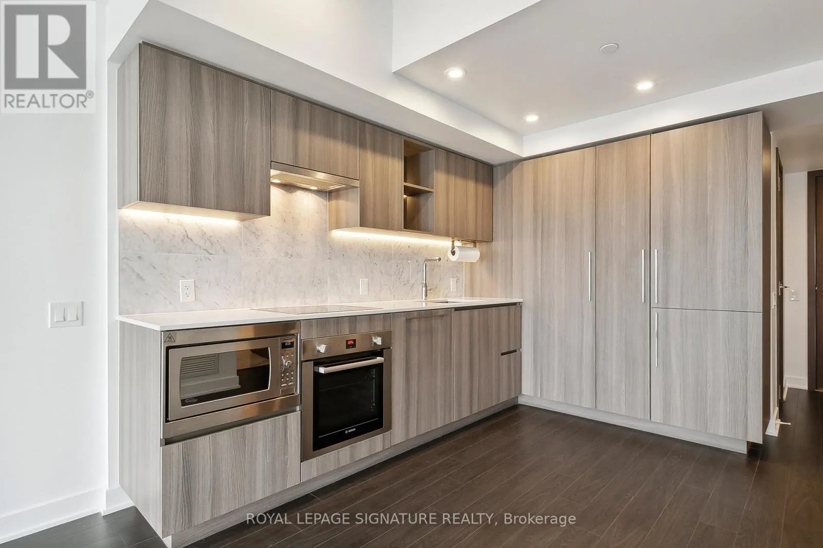 3001 - 19 BATHURST STREET
