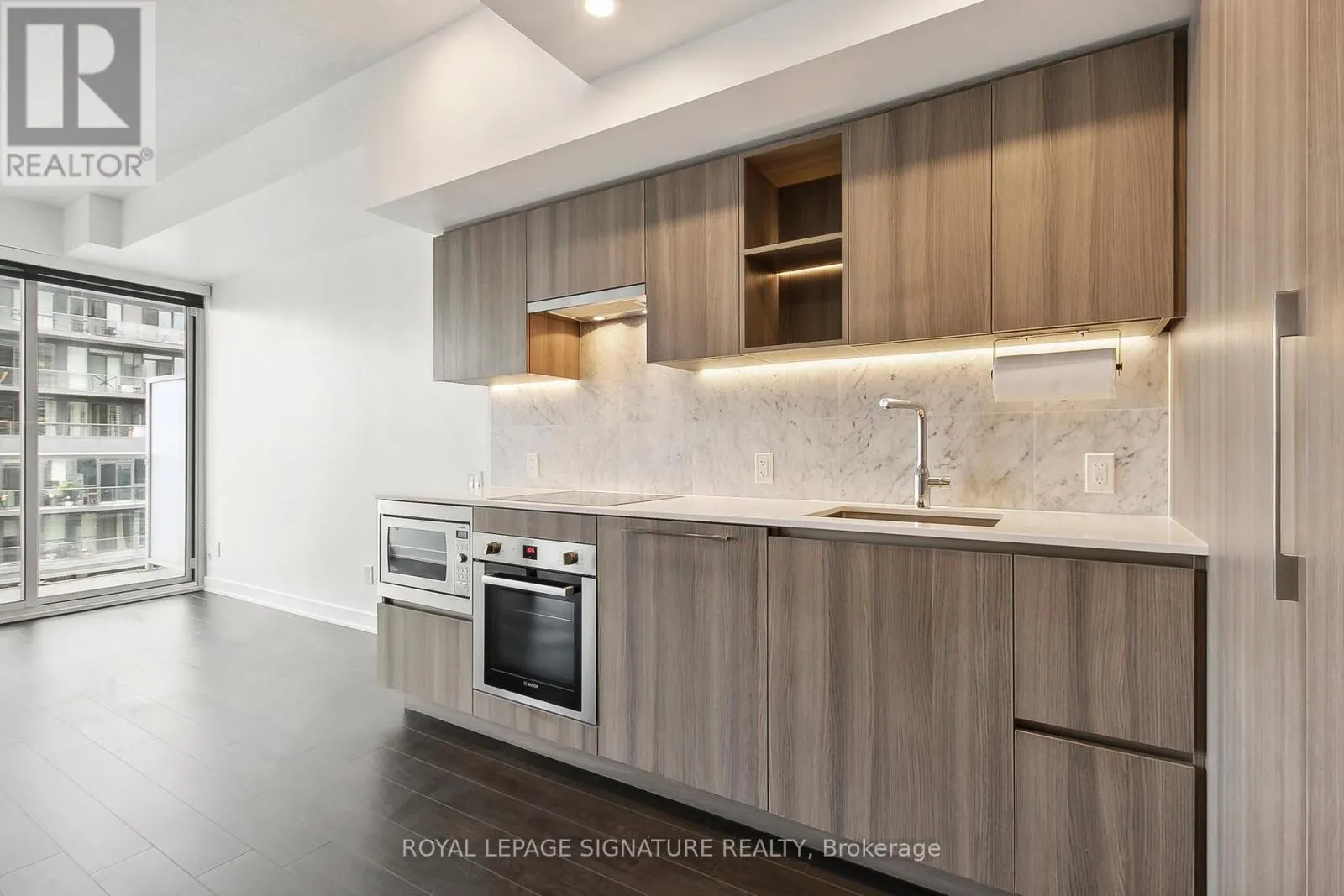 3001 - 19 BATHURST STREET
