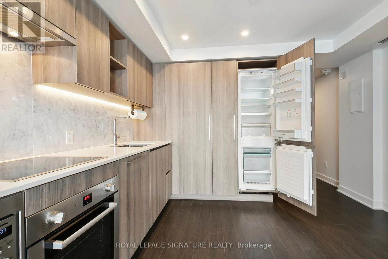 3001 - 19 BATHURST STREET