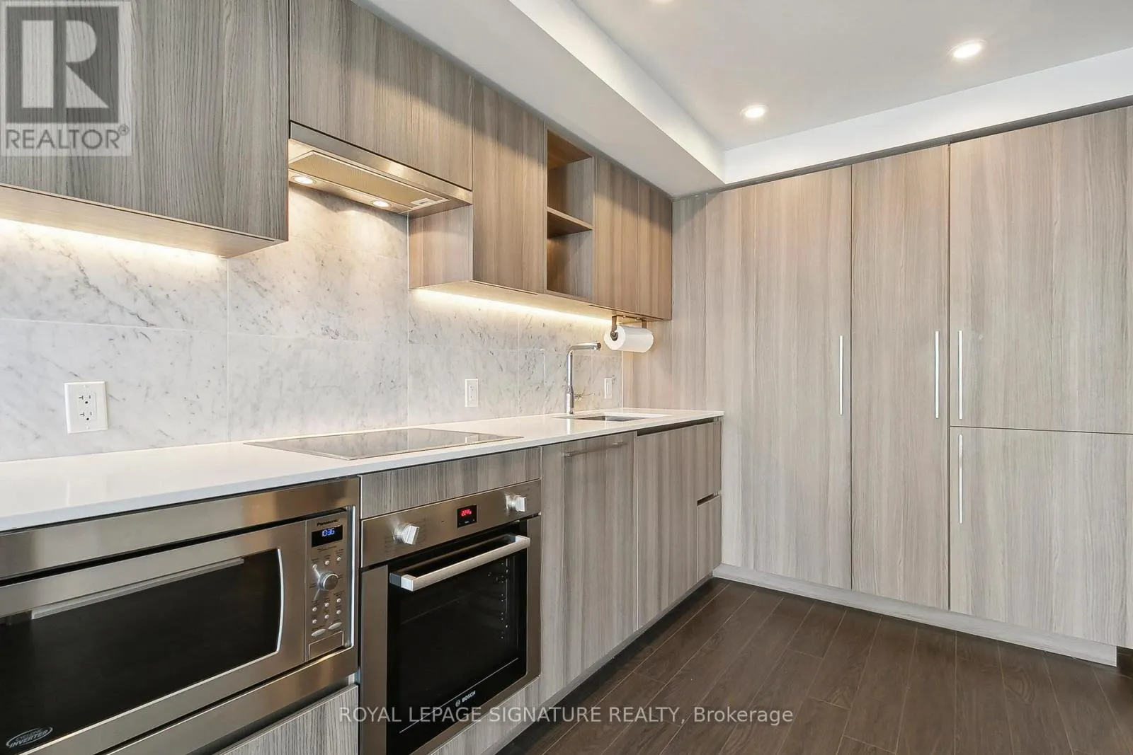 3001 - 19 BATHURST STREET