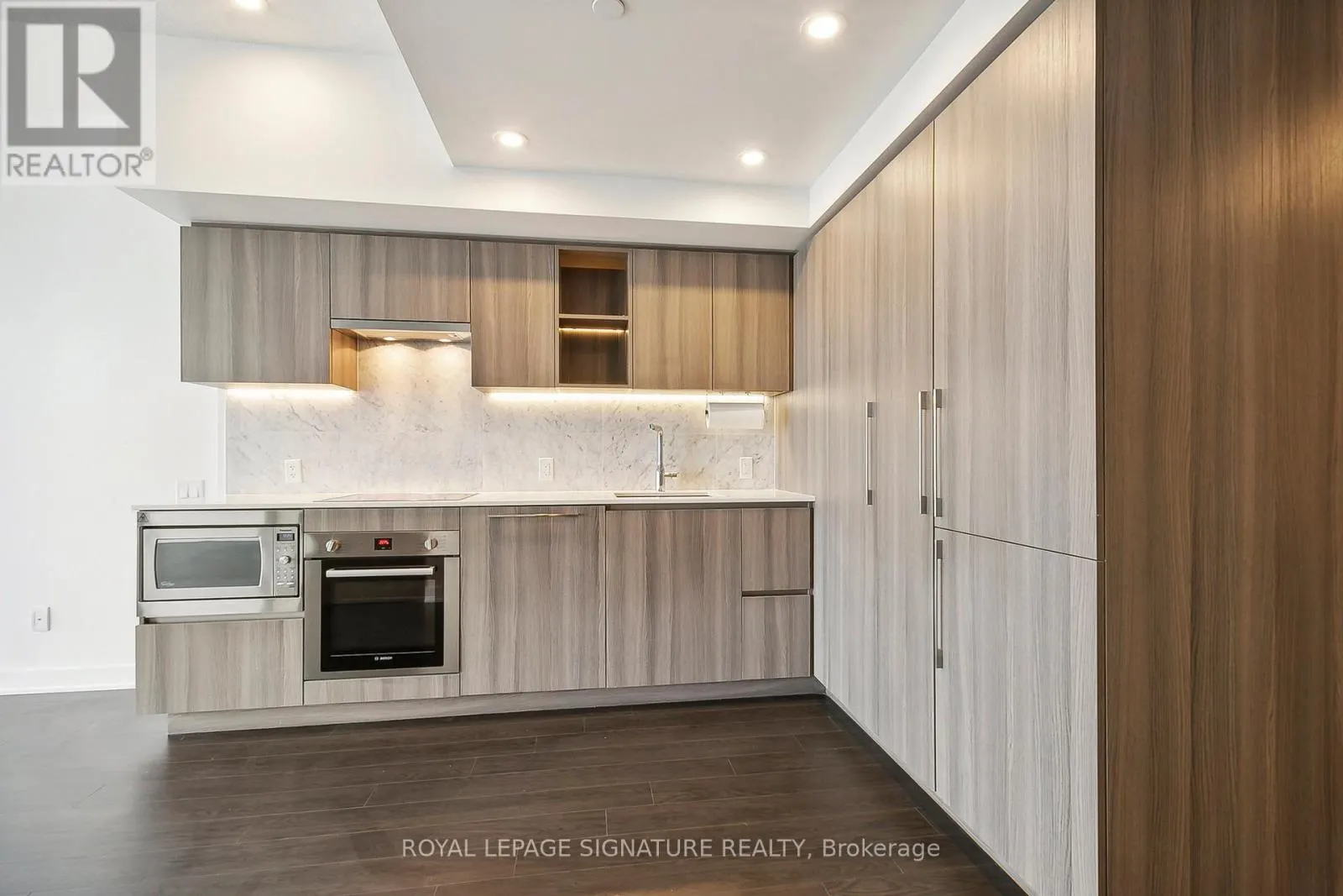 3001 - 19 BATHURST STREET