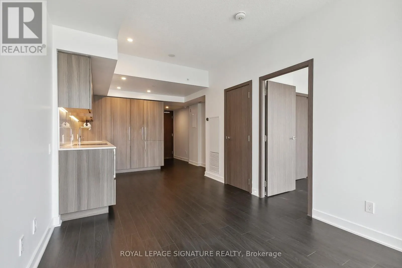 3001 - 19 BATHURST STREET