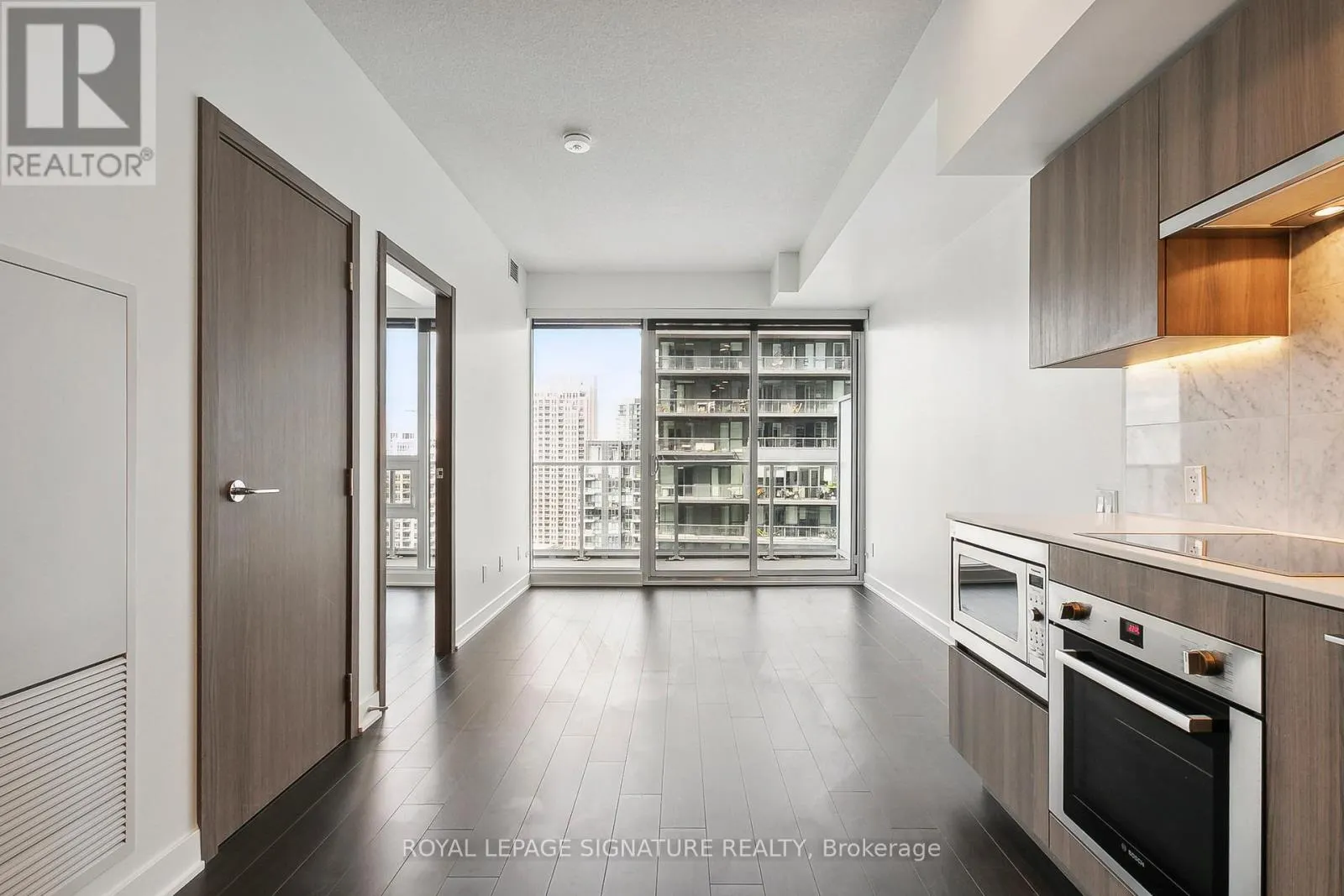 3001 - 19 BATHURST STREET