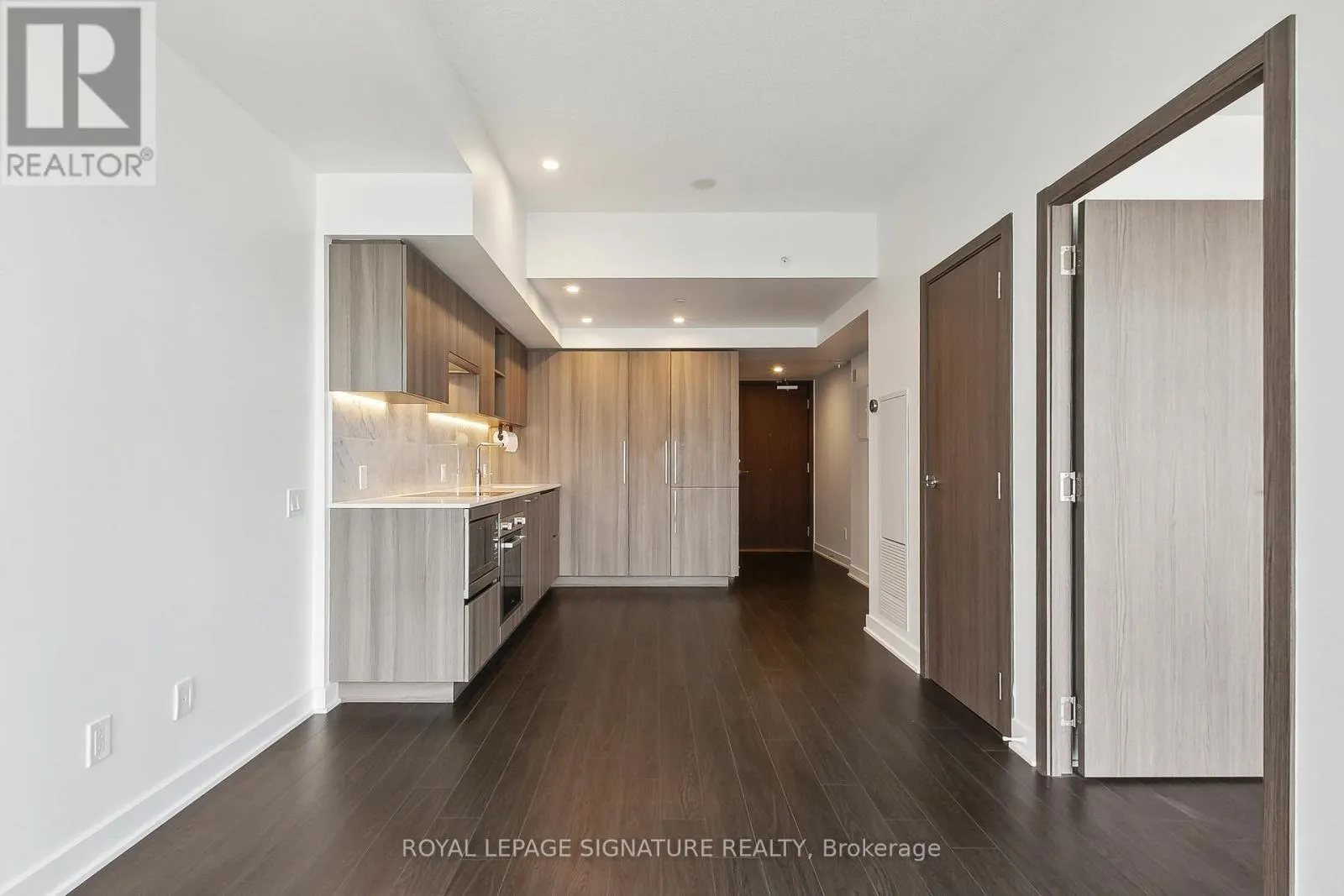 3001 - 19 BATHURST STREET