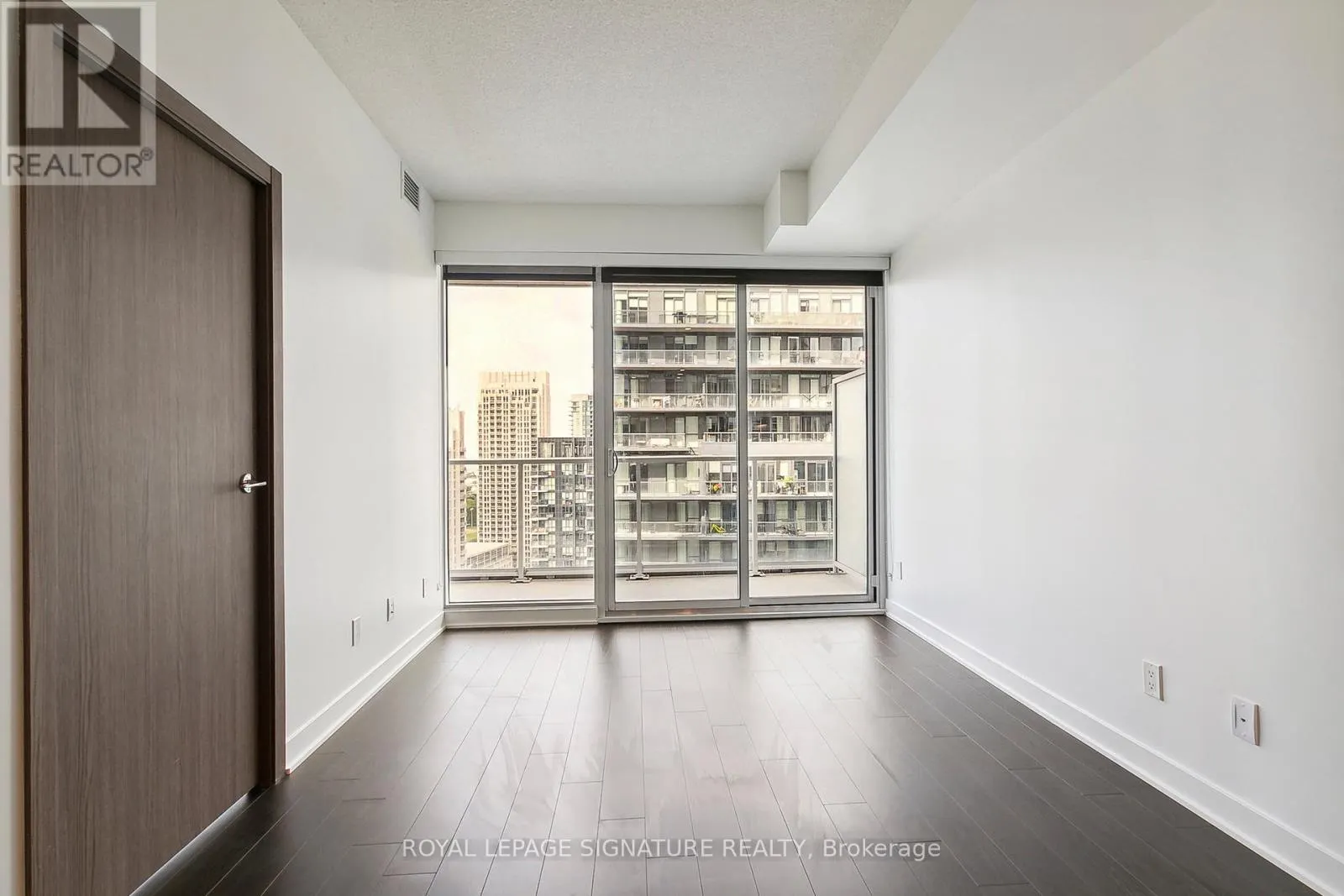 3001 - 19 BATHURST STREET