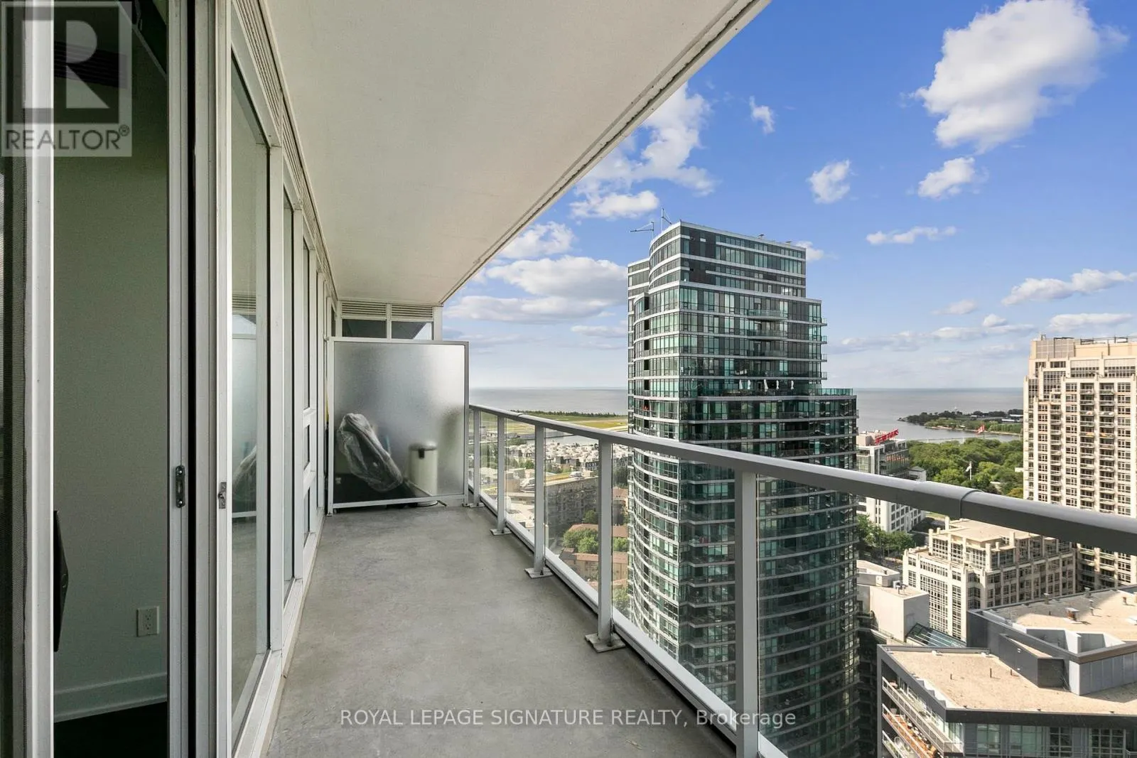 3001 - 19 BATHURST STREET