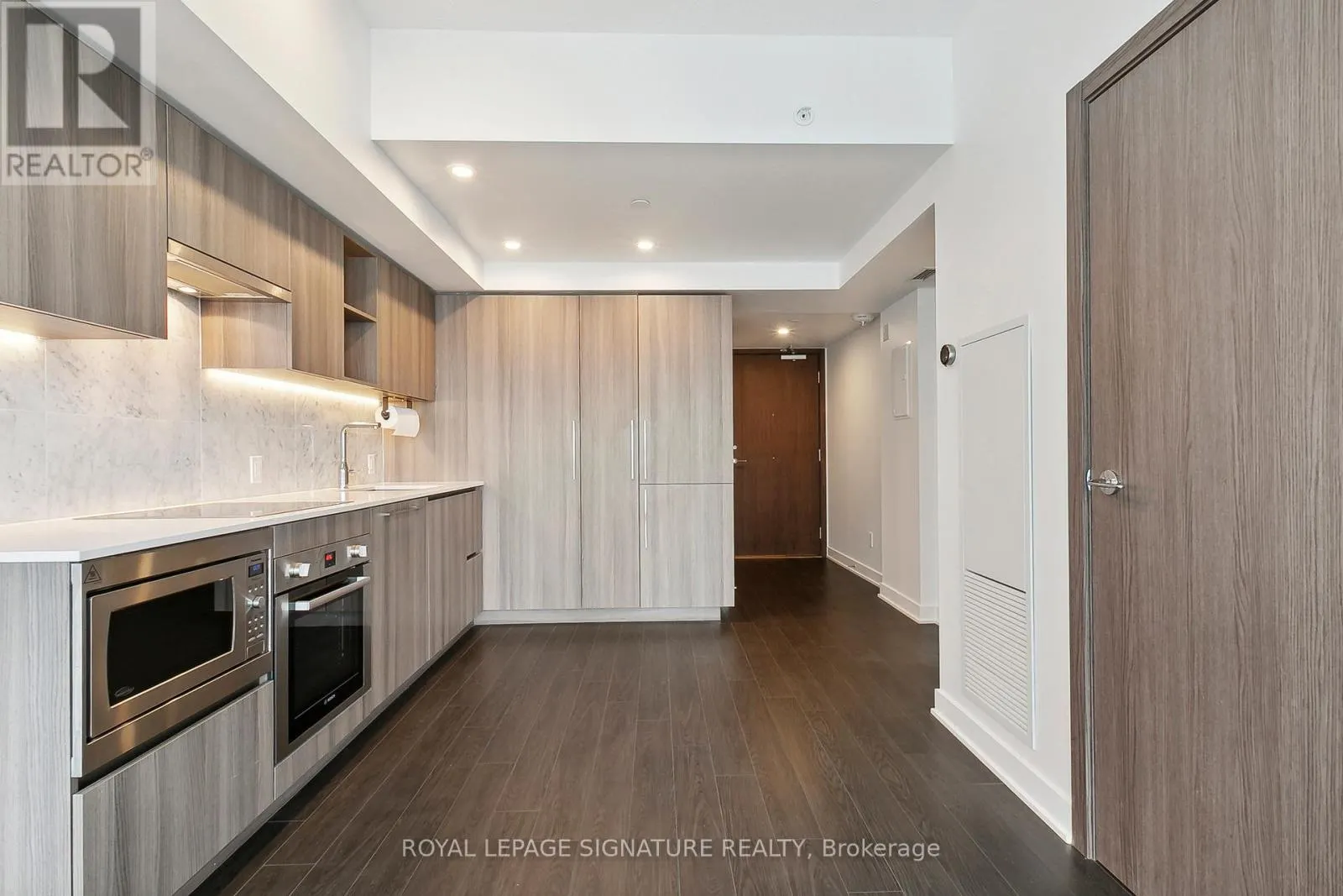 3001 - 19 BATHURST STREET