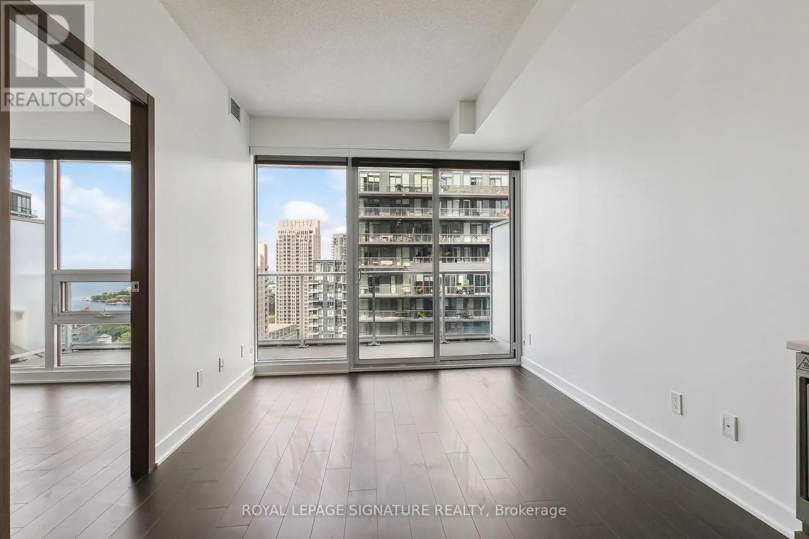 3001 - 19 BATHURST STREET