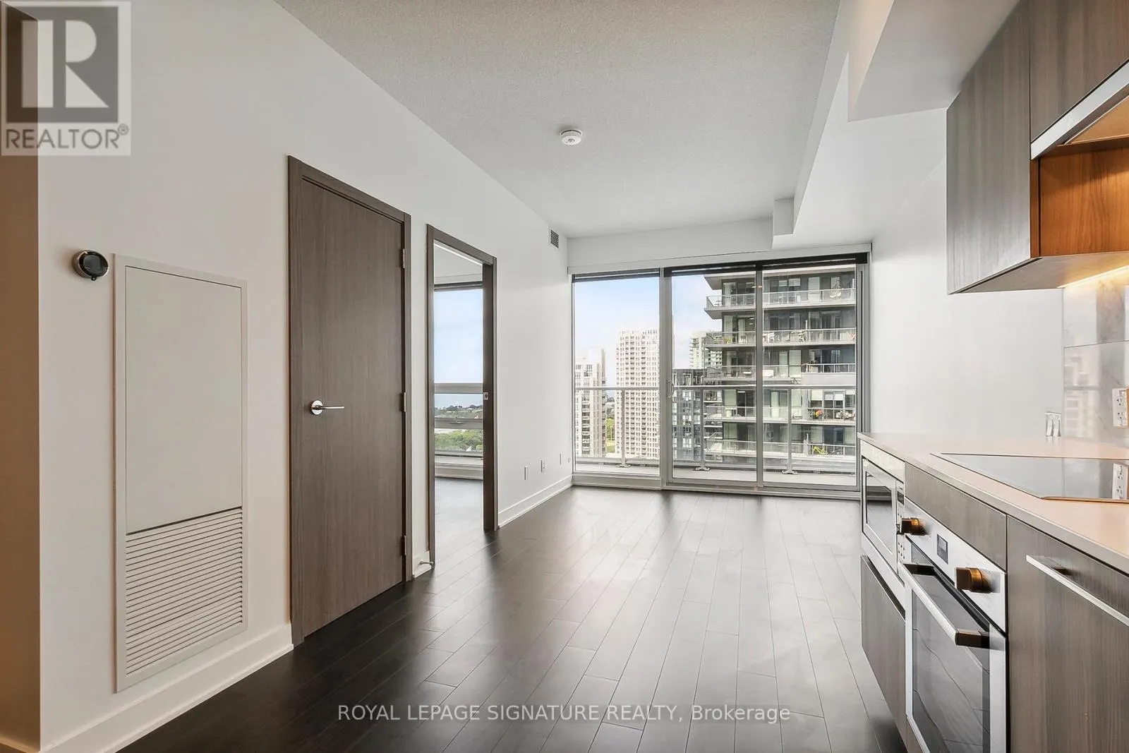 3001 - 19 BATHURST STREET
