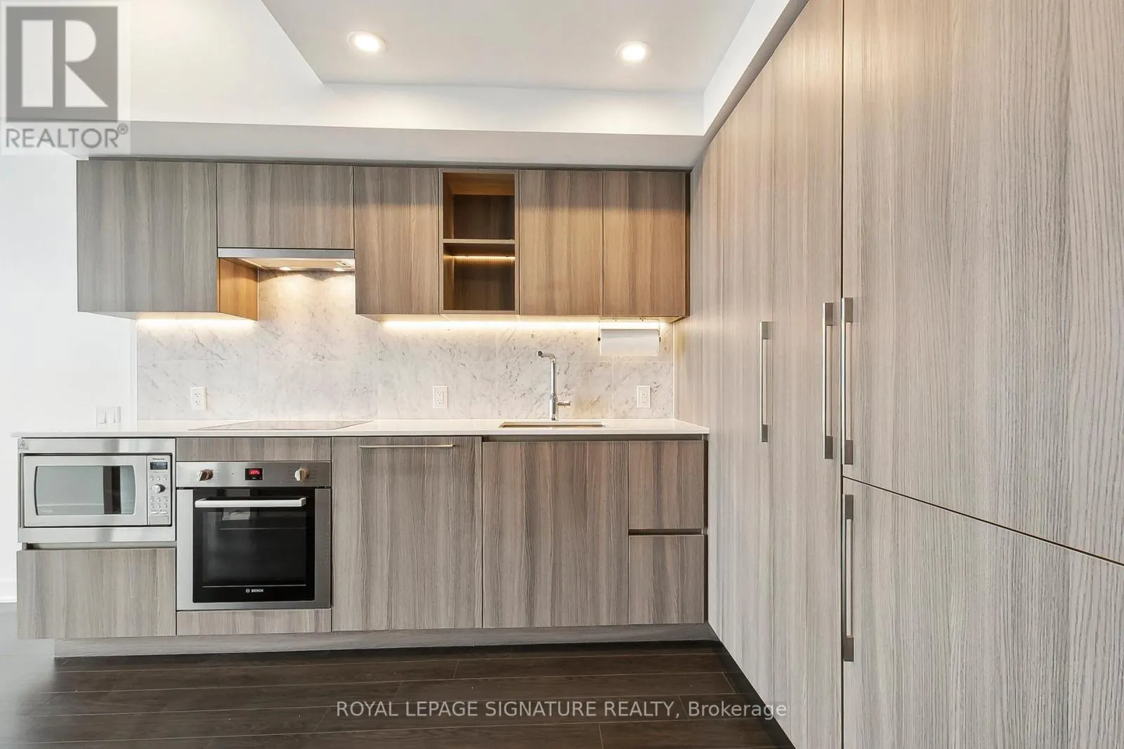 3001 - 19 BATHURST STREET