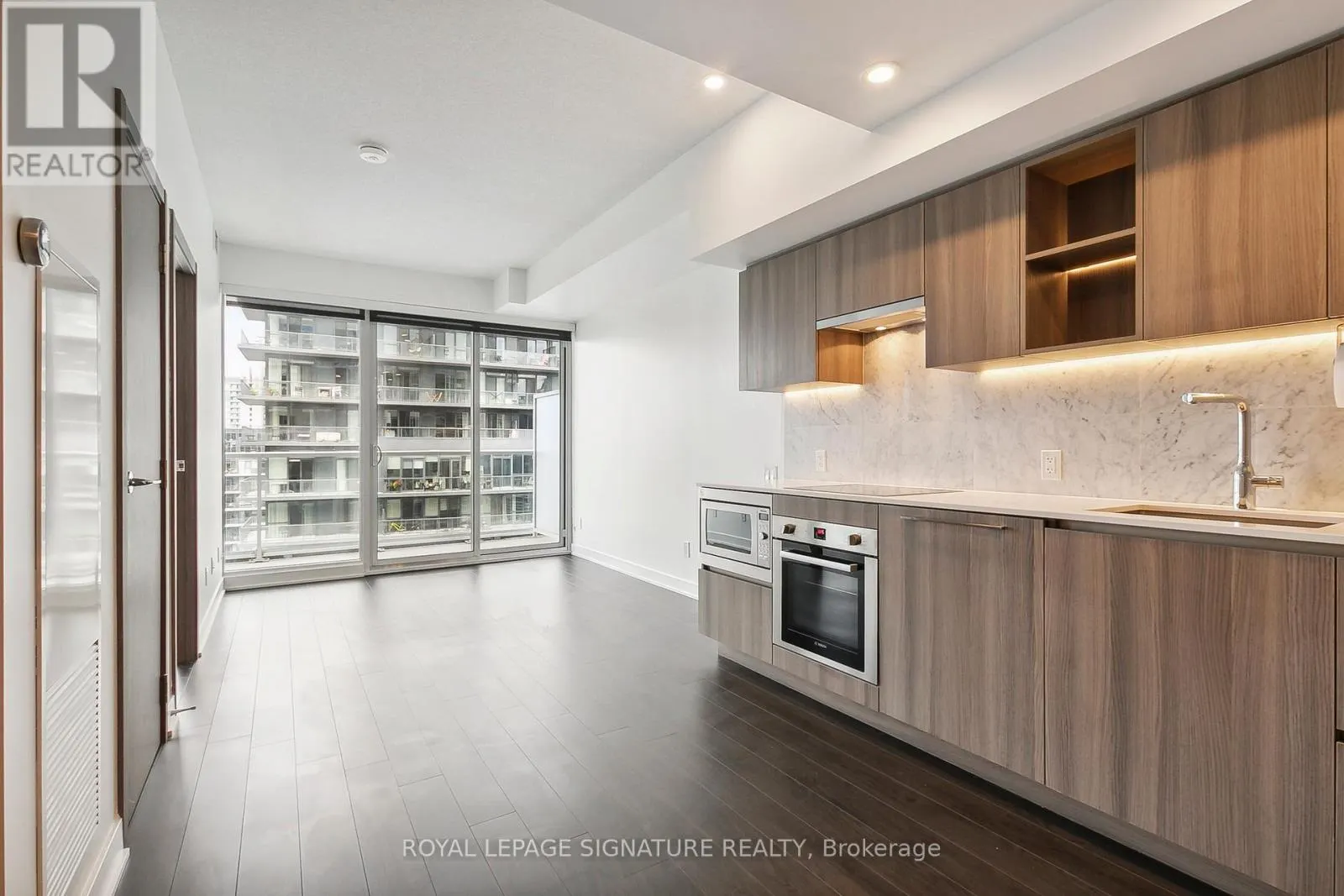 3001 - 19 BATHURST STREET