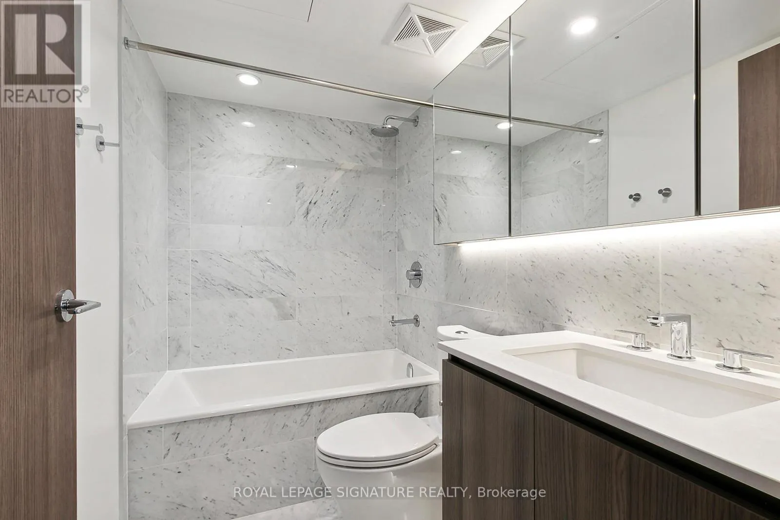 3001 - 19 BATHURST STREET