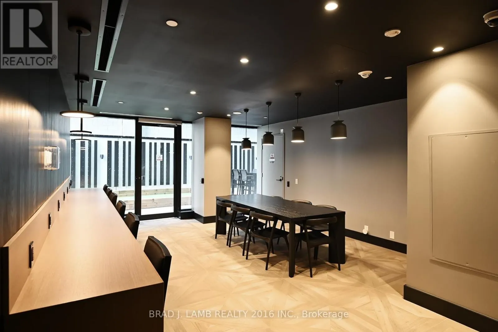 705 - 195 MCCAUL STREET