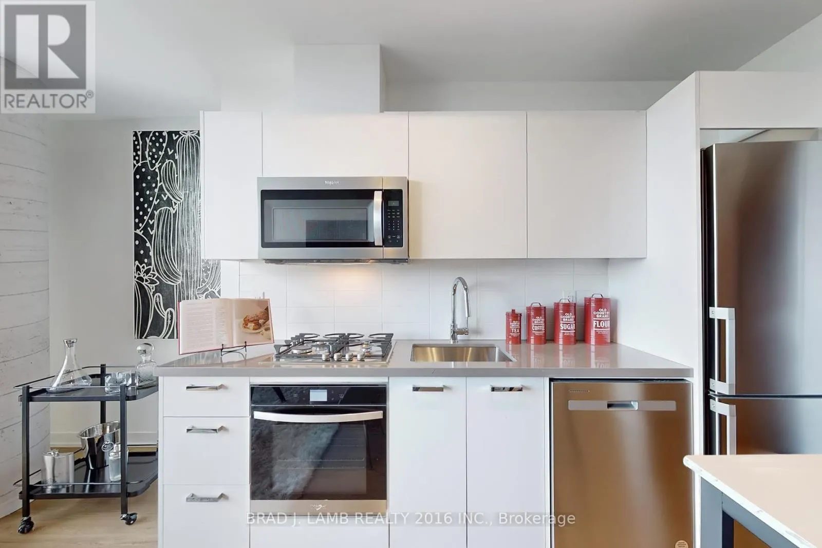 705 - 195 MCCAUL STREET