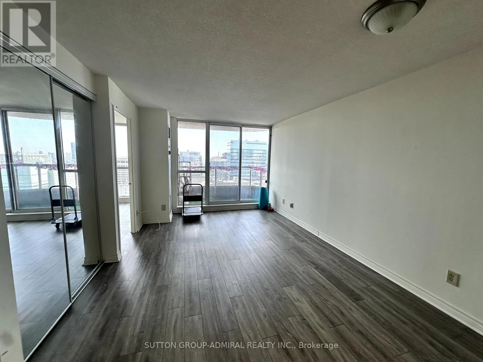 3005 - 736 BAY STREET