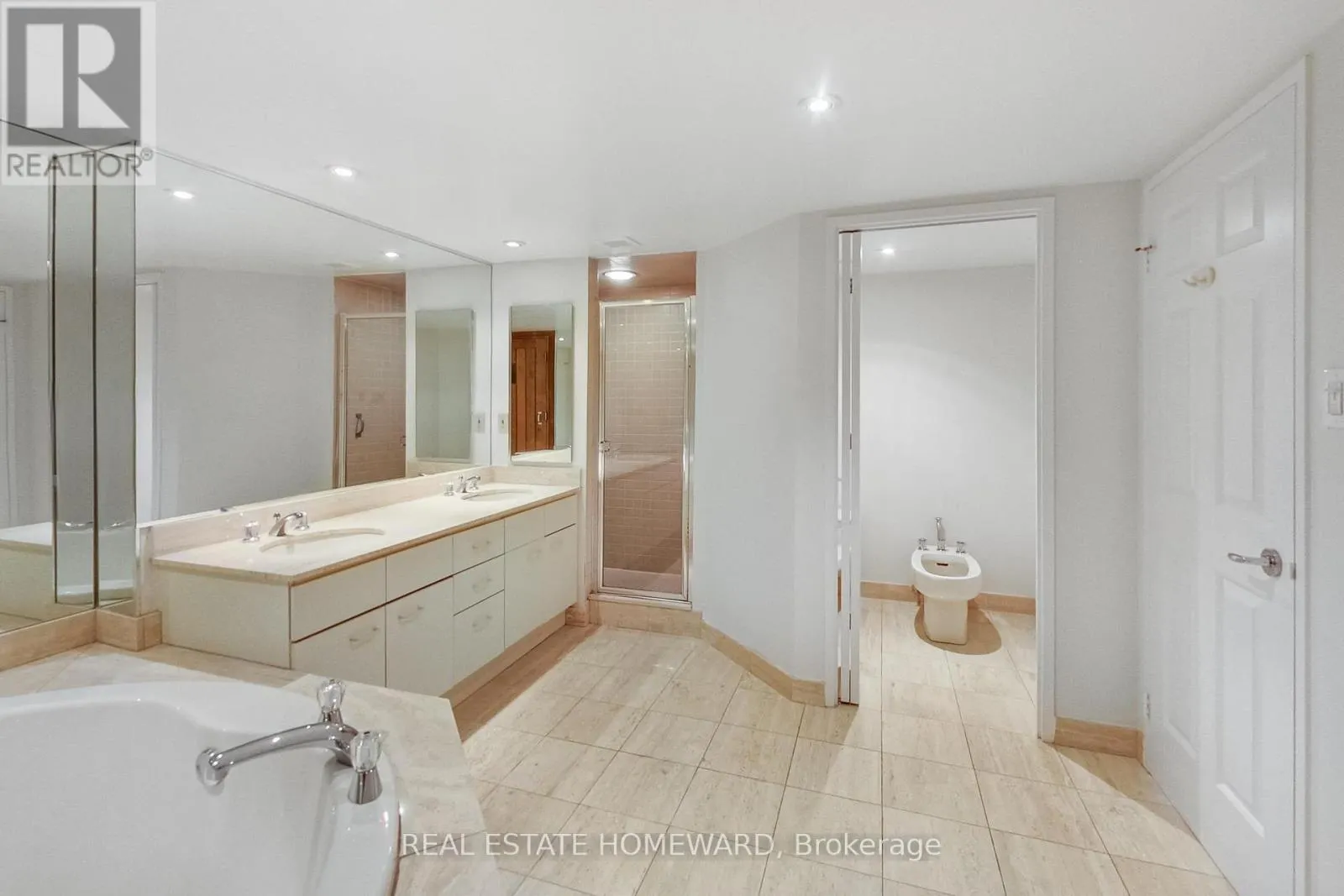 #1405 - 130 CARLTON STREET