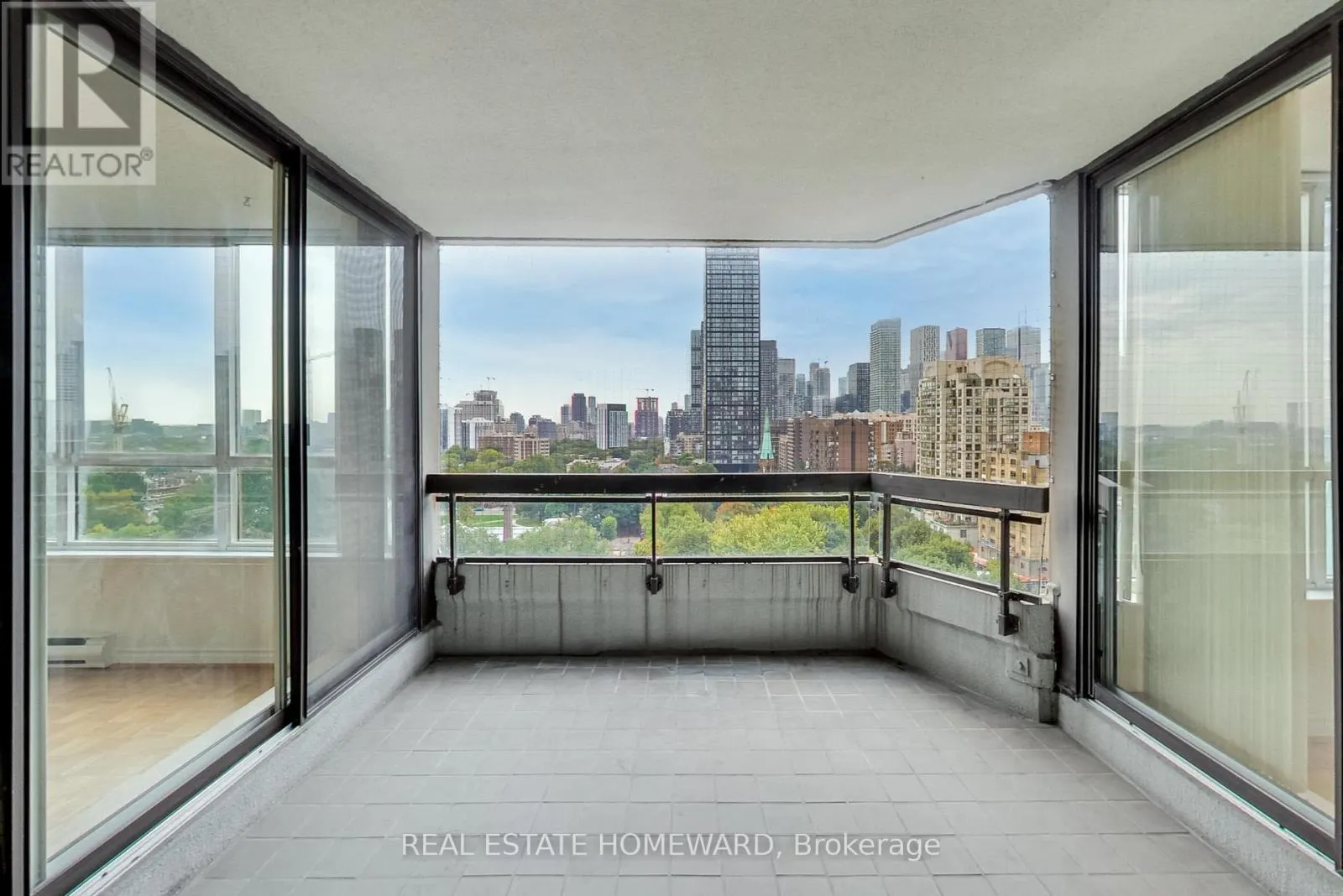 #1405 - 130 CARLTON STREET