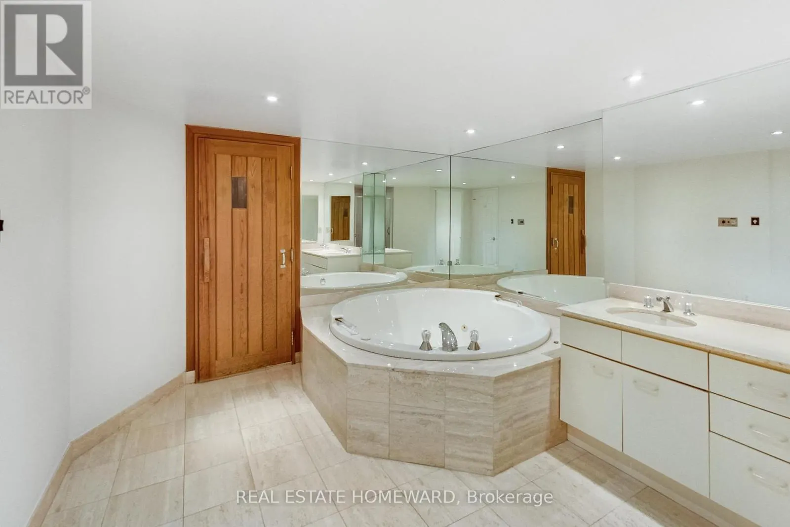 #1405 - 130 CARLTON STREET