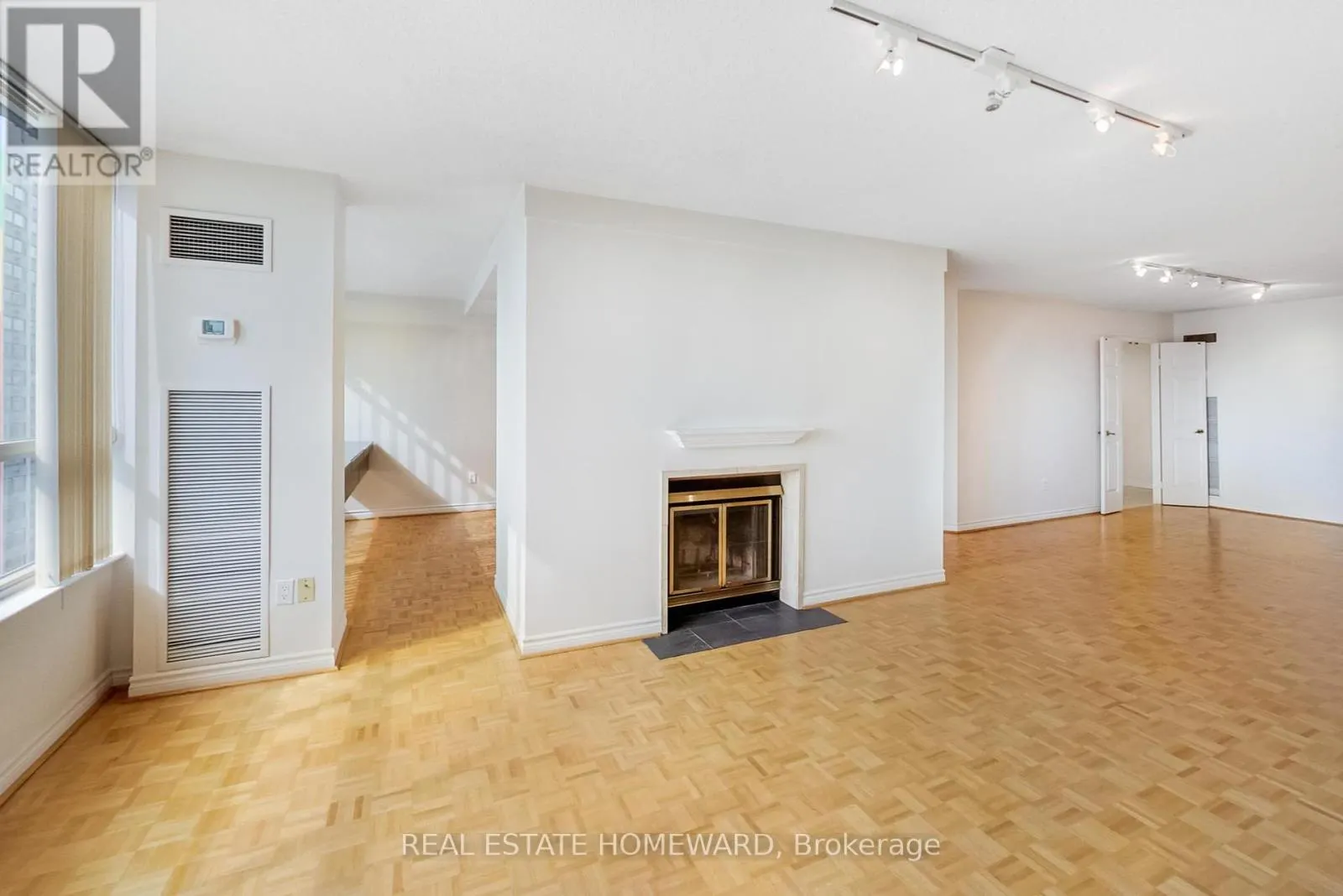 #1405 - 130 CARLTON STREET
