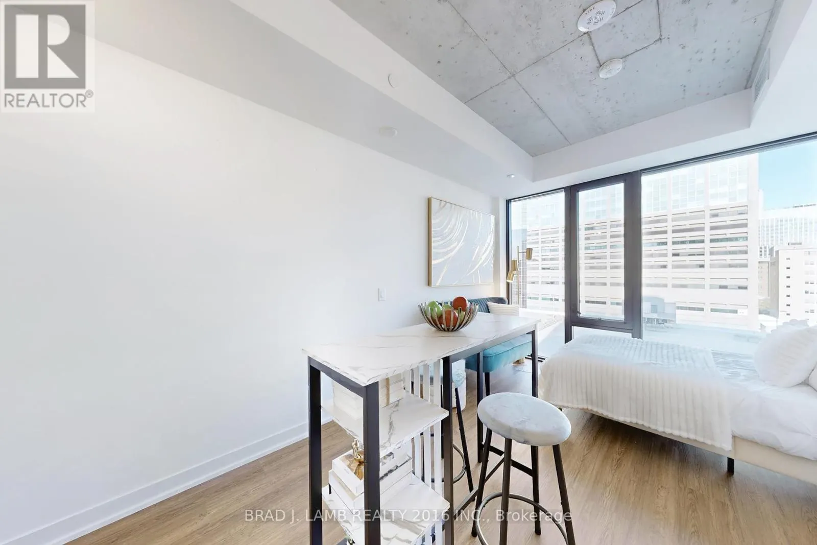 1004 - 195 MCCAUL STREET