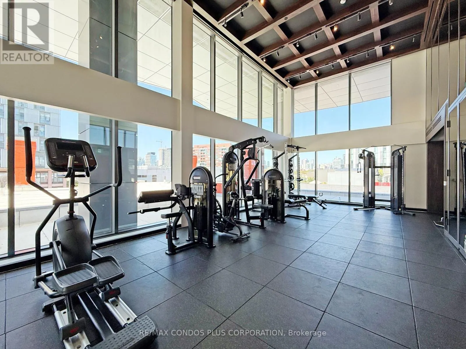 304 - 425 FRONT STREET E