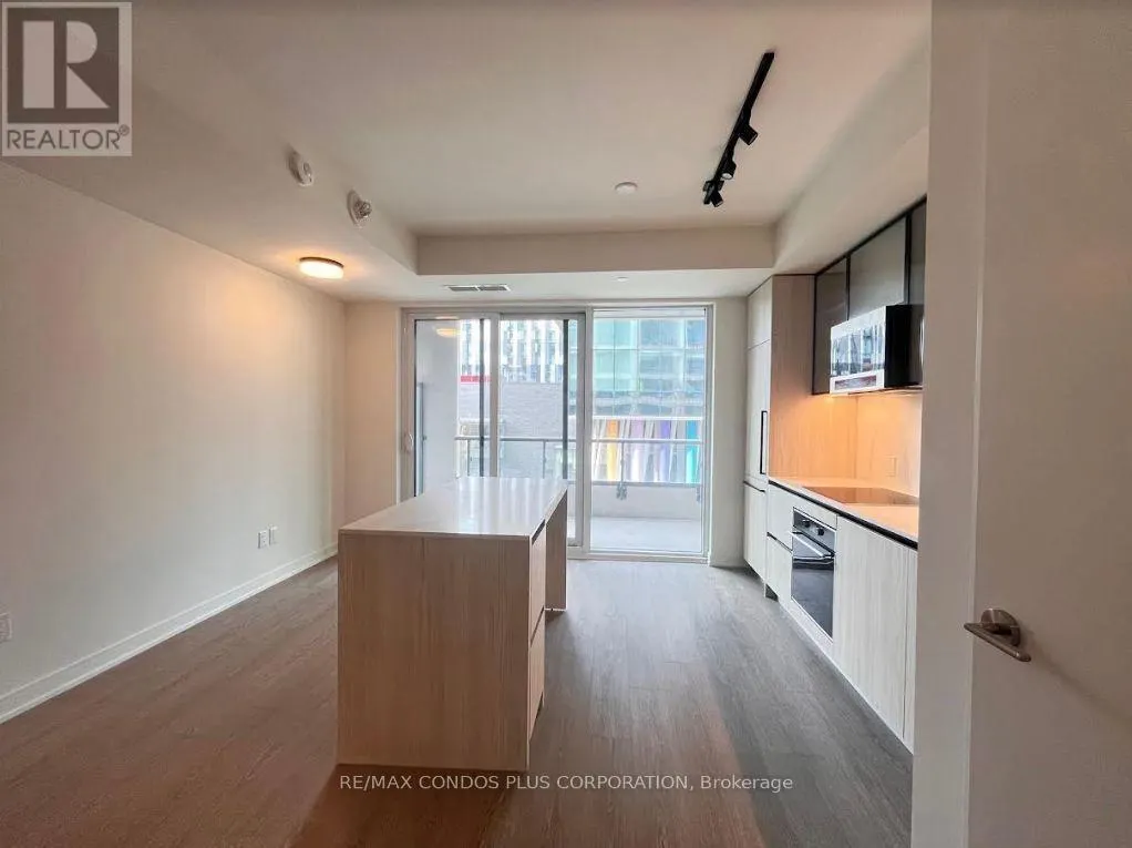 304 - 425 FRONT STREET E