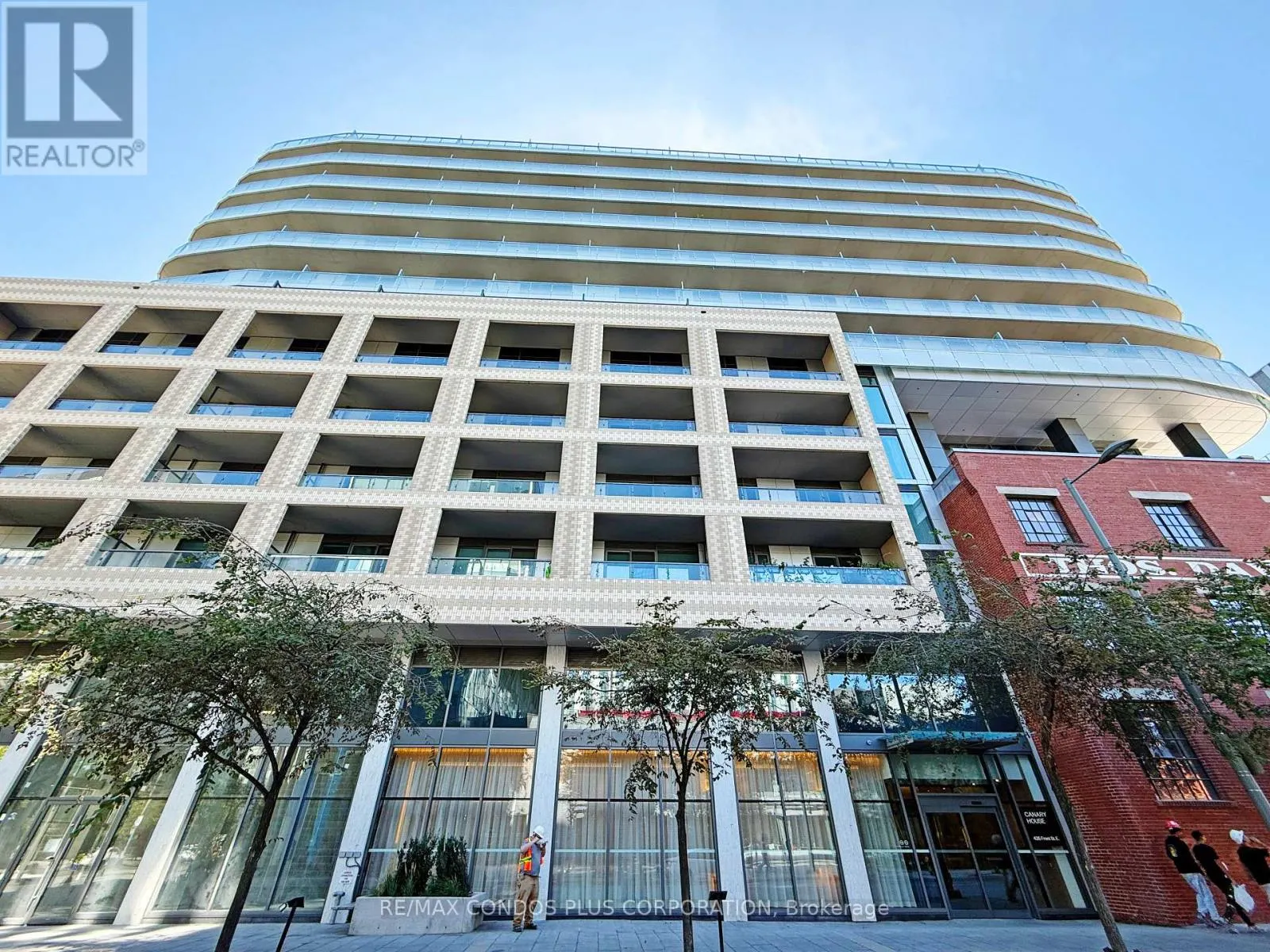 304 - 425 FRONT STREET E