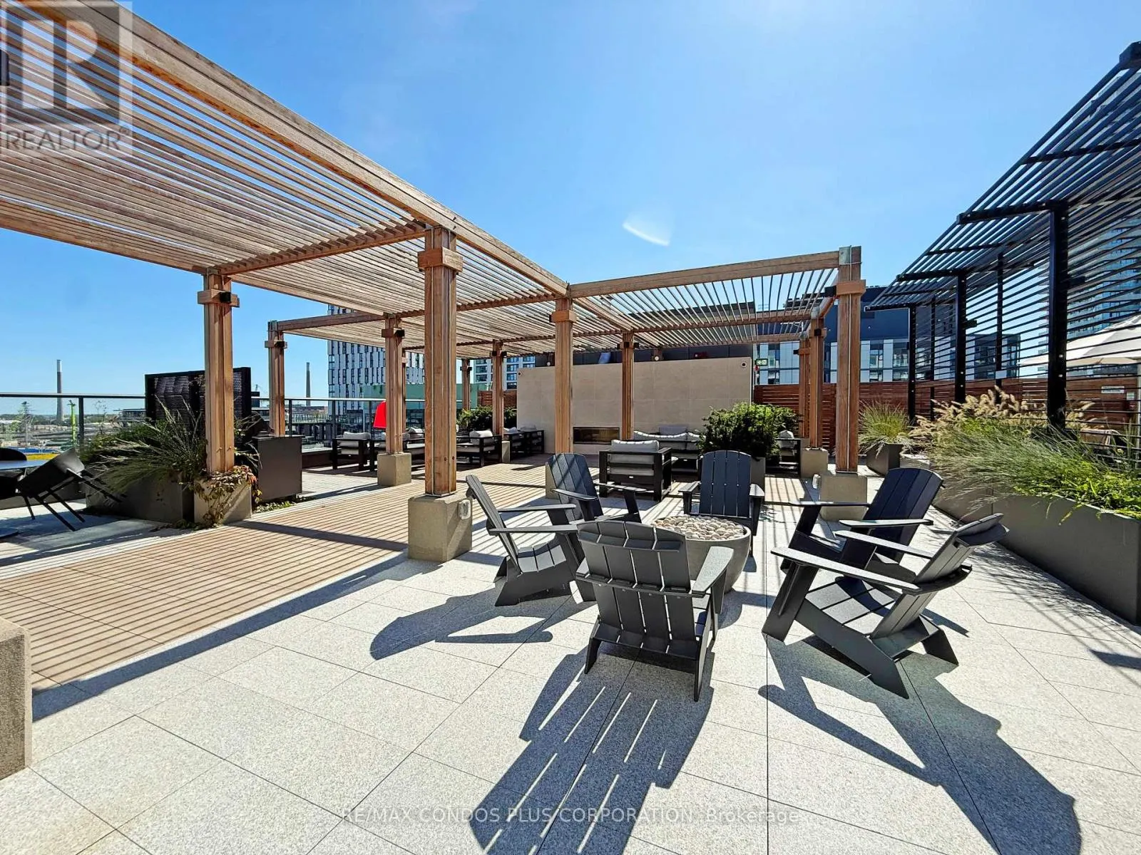 304 - 425 FRONT STREET E