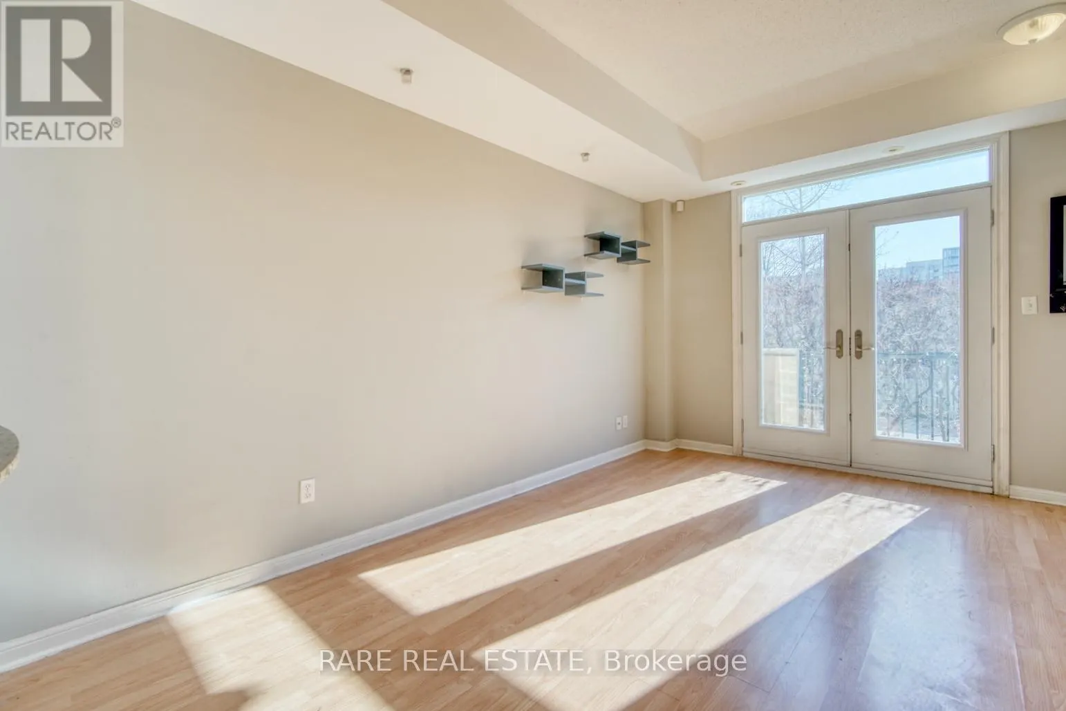 TH05 - 70 CARR STREET