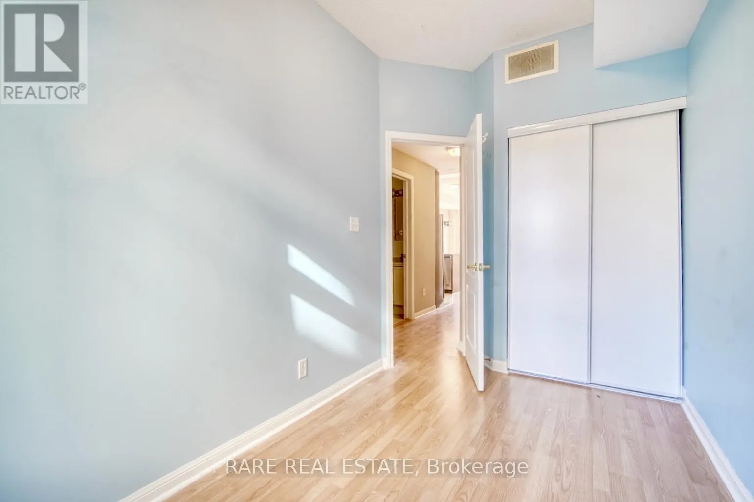 TH05 - 70 CARR STREET