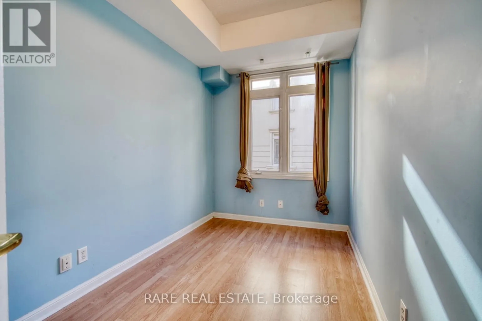 TH05 - 70 CARR STREET