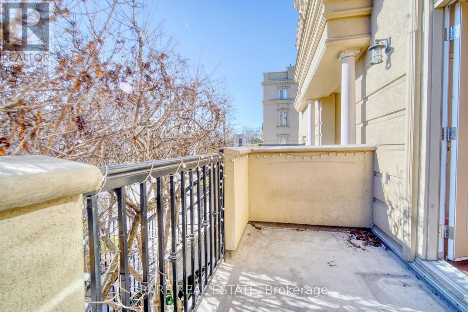 TH05 - 70 CARR STREET
