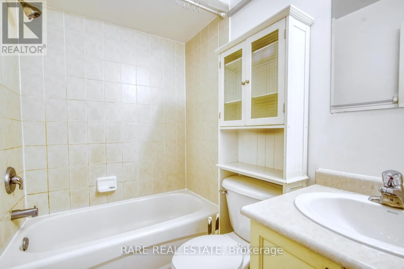 TH05 - 70 CARR STREET