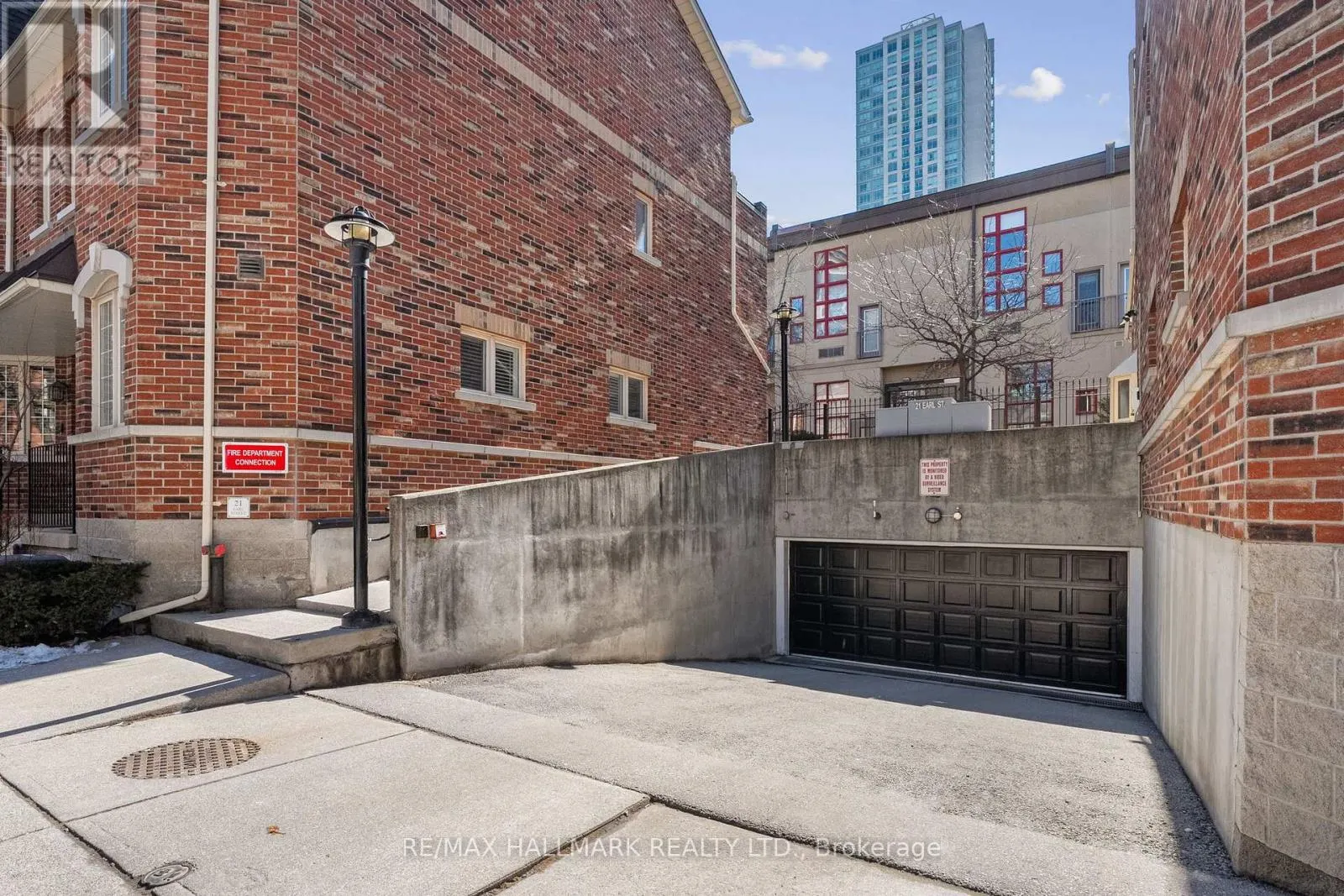 302 - 21 EARL STREET