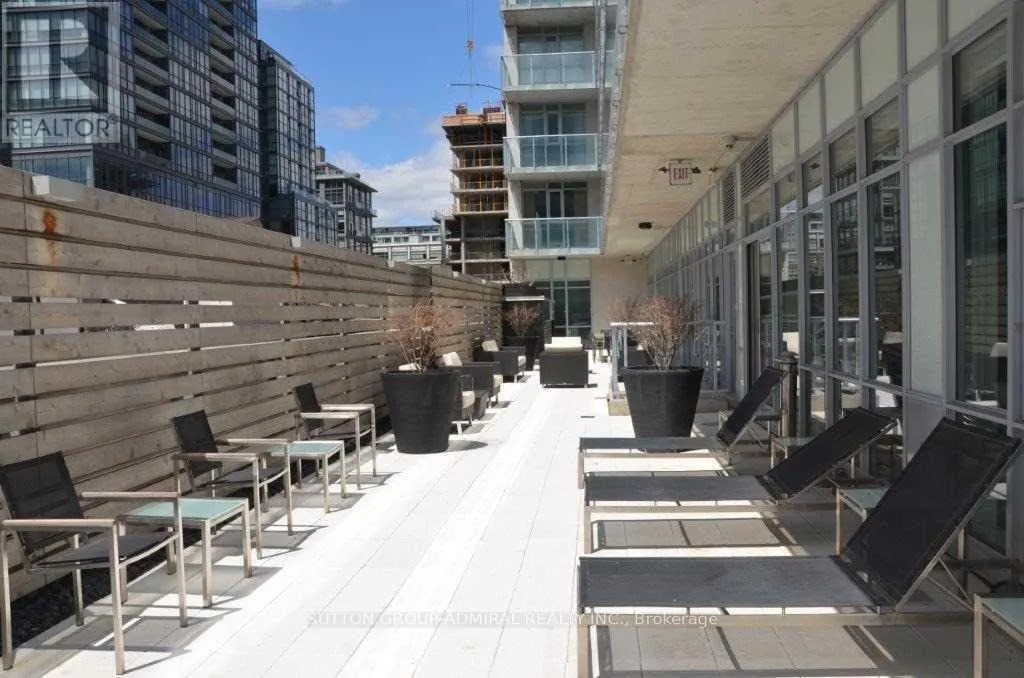1004 - 375 KING STREET W
