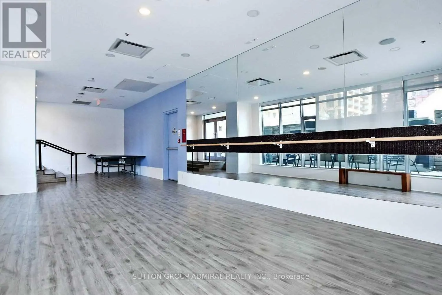 1004 - 375 KING STREET W