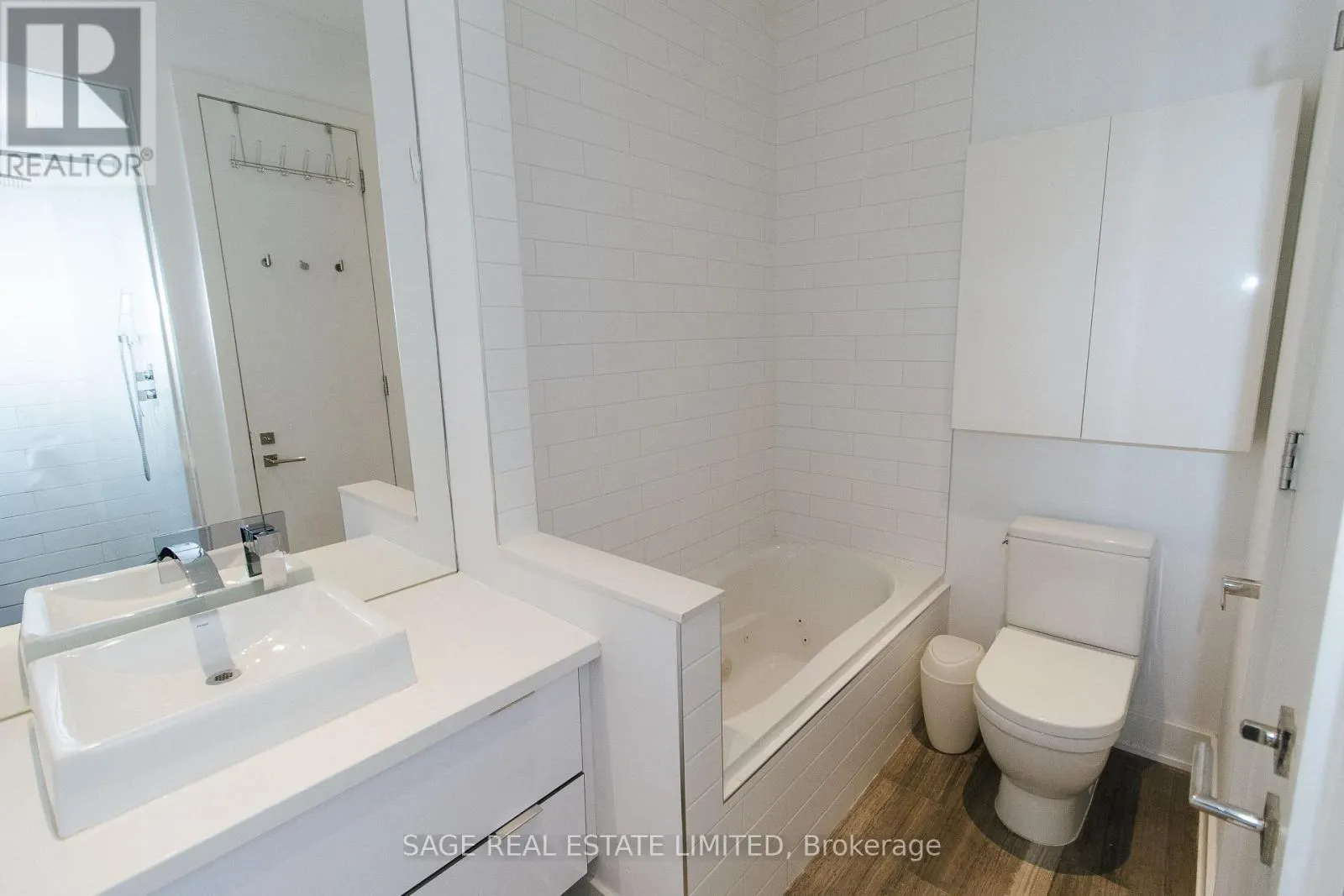 202 - 483 DUPONT STREET NW