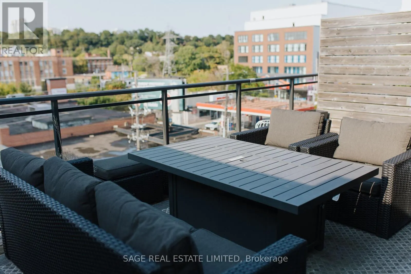 202 - 483 DUPONT STREET NW