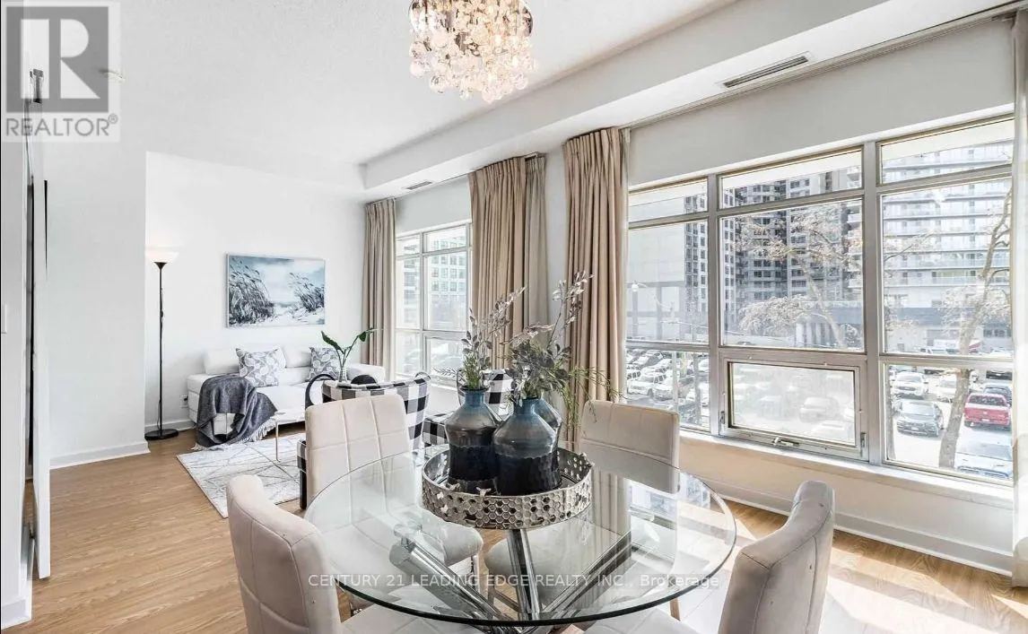 203 - 350 WELLINGTON STREET W