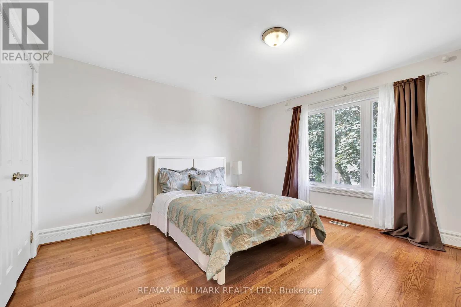 6 MONTFORD DRIVE