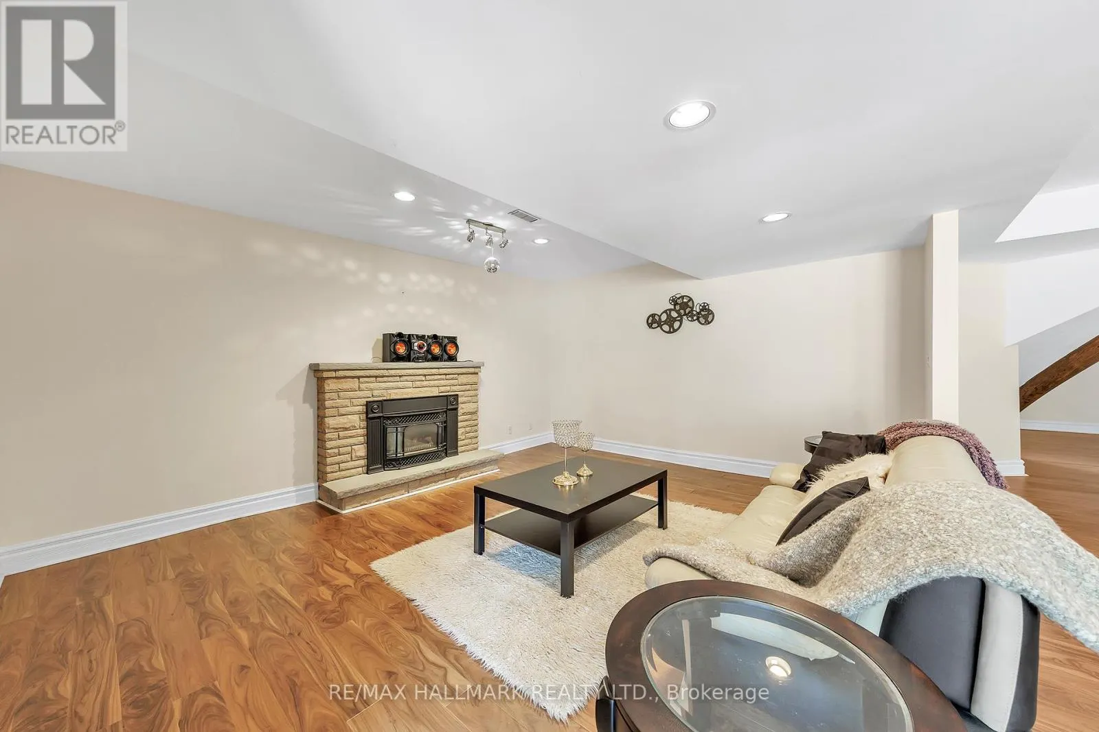 6 MONTFORD DRIVE